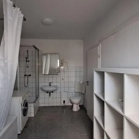 Apartment 80qm 2,5 In Uninaehe Hauptbahnhofnaehe 4 Einzelbetten 2 Duschen Wohnkueche Neu *
