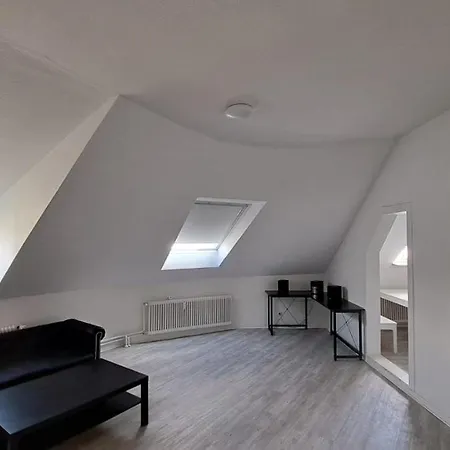 80qm 2,5 In Uninaehe Hauptbahnhofnaehe 4 Einzelbetten 2 Duschen Wohnkueche Neu アパート