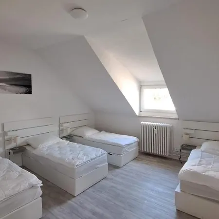 80qm 2,5 In Uninaehe Hauptbahnhofnaehe 4 Einzelbetten 2 Duschen Wohnkueche Neu * Duisburg