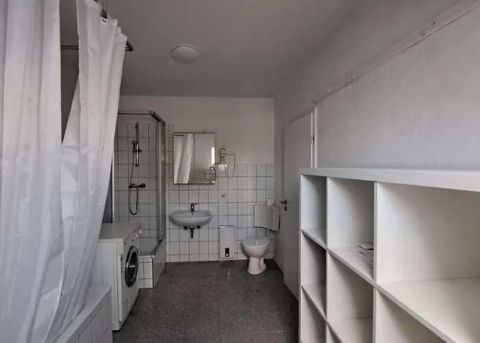 公寓 80qm 2,5 In Uninaehe Hauptbahnhofnaehe 4 Einzelbetten 2 Duschen Wohnkueche Neu *