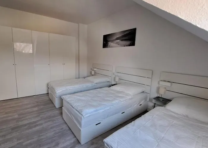 80qm 2,5 In Uninaehe Hauptbahnhofnaehe 4 Einzelbetten 2 Duschen Wohnkueche Neu * 杜伊斯堡