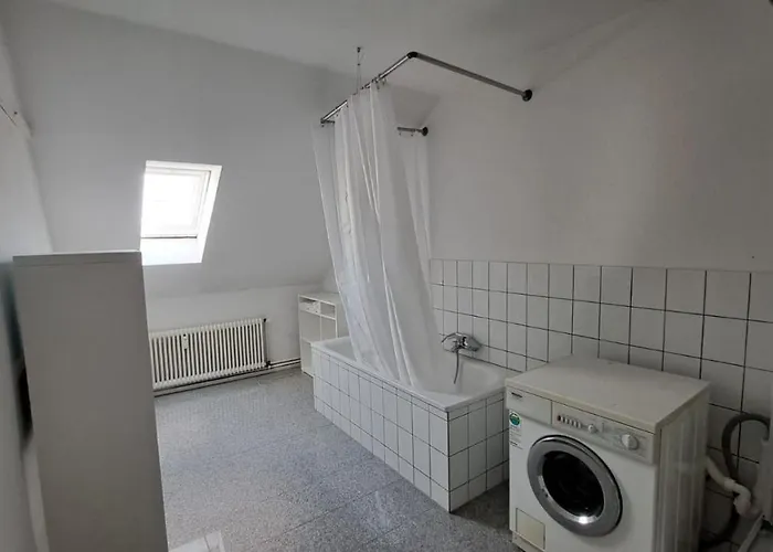 公寓 80qm 2,5 In Uninaehe Hauptbahnhofnaehe 4 Einzelbetten 2 Duschen Wohnkueche Neu 杜伊斯堡